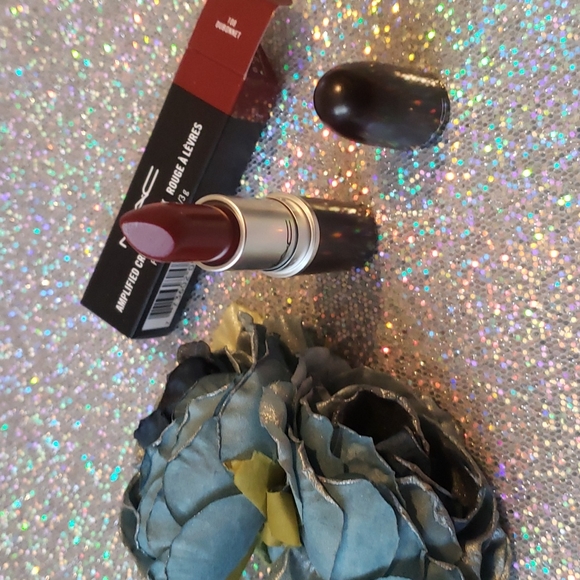 🧚♀️DUBONNET Mac Cosmetics Amplified Creme Lipstick NWT - Picture 6 of 7